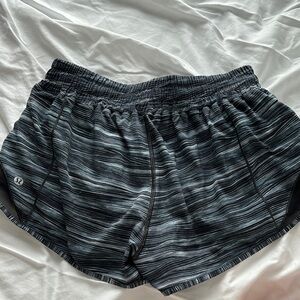 Lululemon Hotty Hot Short 2.5” Size 6